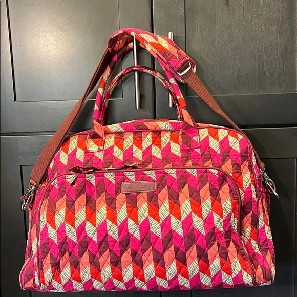 Vera Bradley Quilted Large Travel Bag in Bohemian Chevron With Strap. - Picture 7 of 11